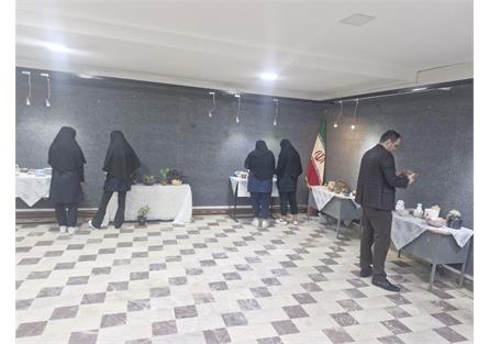 نمایشگاه صنایع دستی هنرجویان هنرستان دخترانه کاردانش پویندگان در سالن ادارە فرهنگ و ارشاد بانە برگزار گردید.