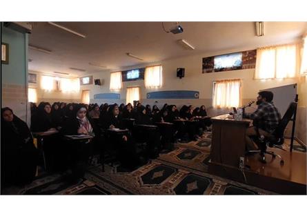 سلسله نشست‌های آموزشی، توانمندسازی با محوریت سواد رسانه در خراسان جنوبی برگزار شد